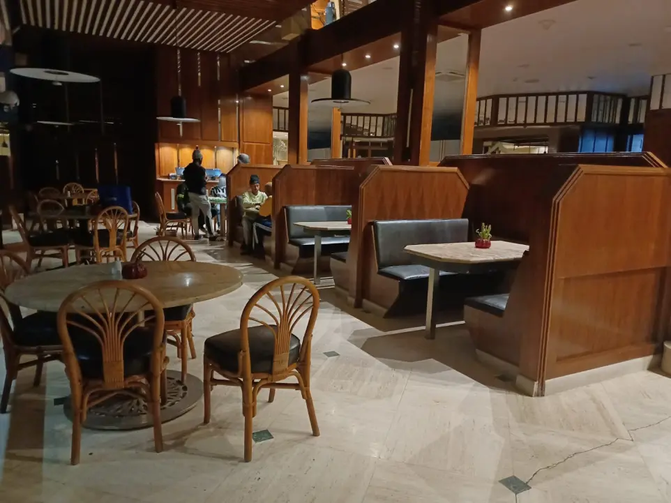 Ground-floor kitchen and dining area with booth seating and communal tables for student meals at Burgers Park Student Hotel